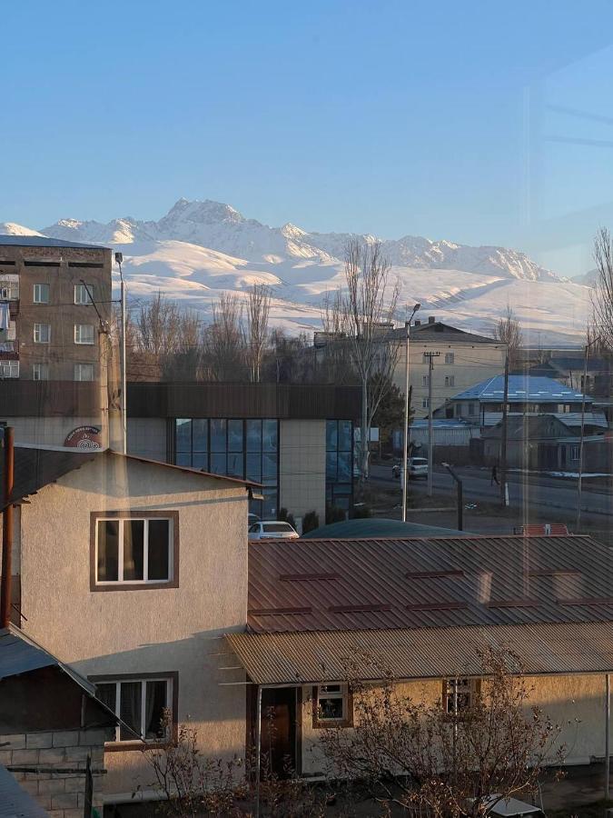 Emir Guest House In Karakol Eksteriør billede