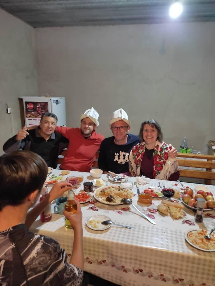 Emir Guest House In Karakol Eksteriør billede