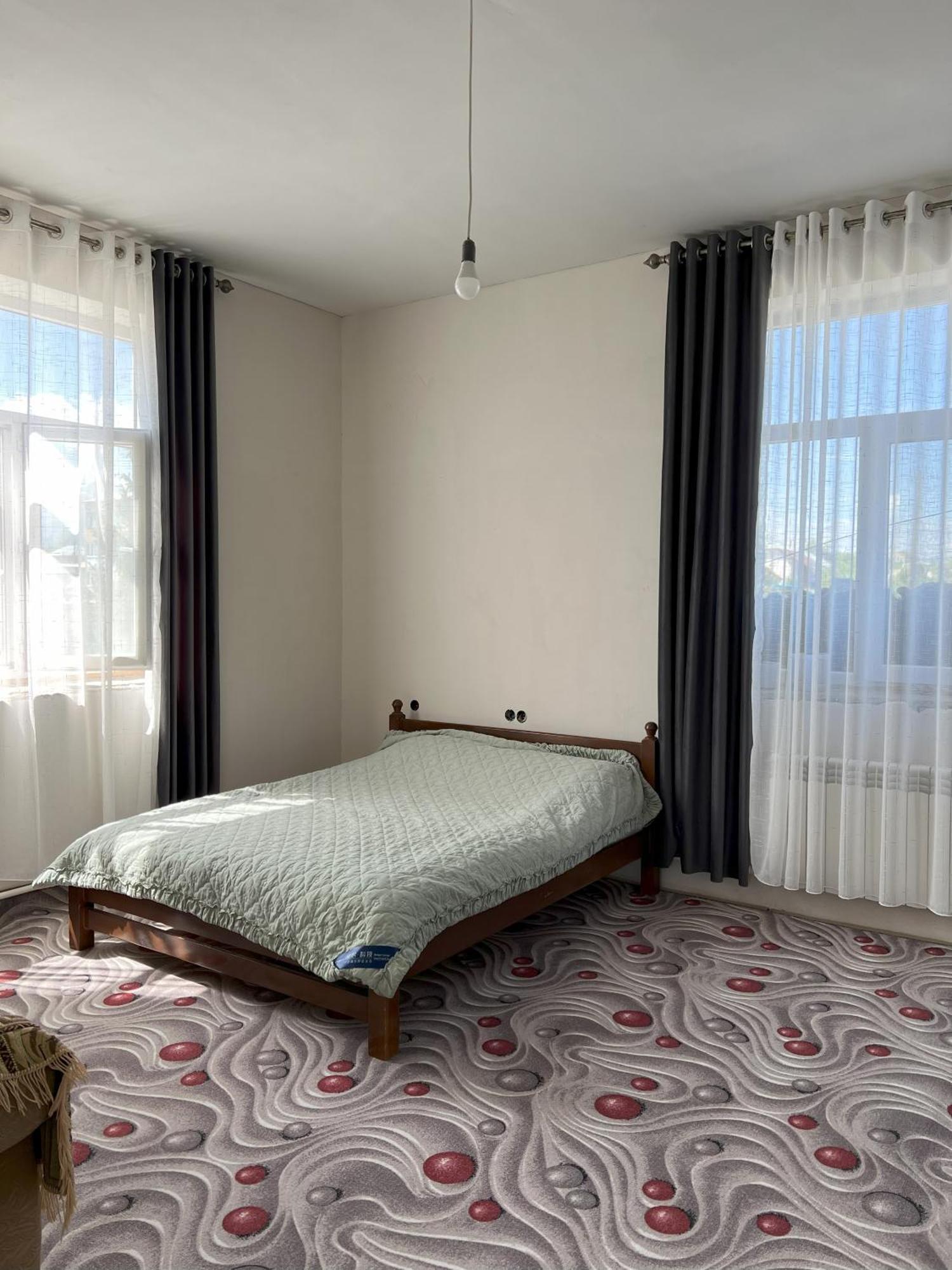 Emir Guest House In Karakol Eksteriør billede